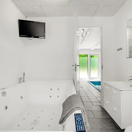 Aarni - 250m To The Fjord By Interhome Feriehus